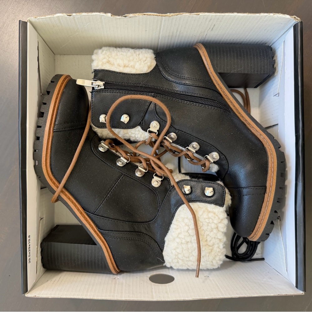 NWT Nine West Black lace up booties with shearling lining size 7.5